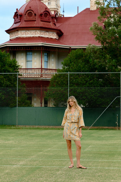 TALK TO THE BACKHAND. Skirt.