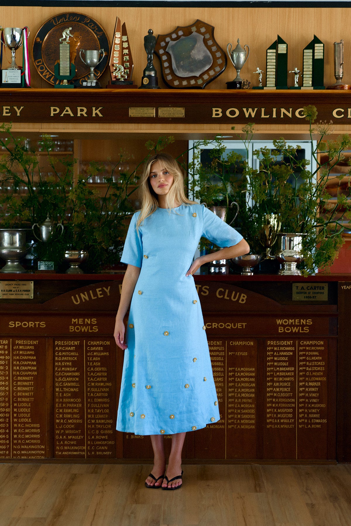 ADVANTAGE. Dress.