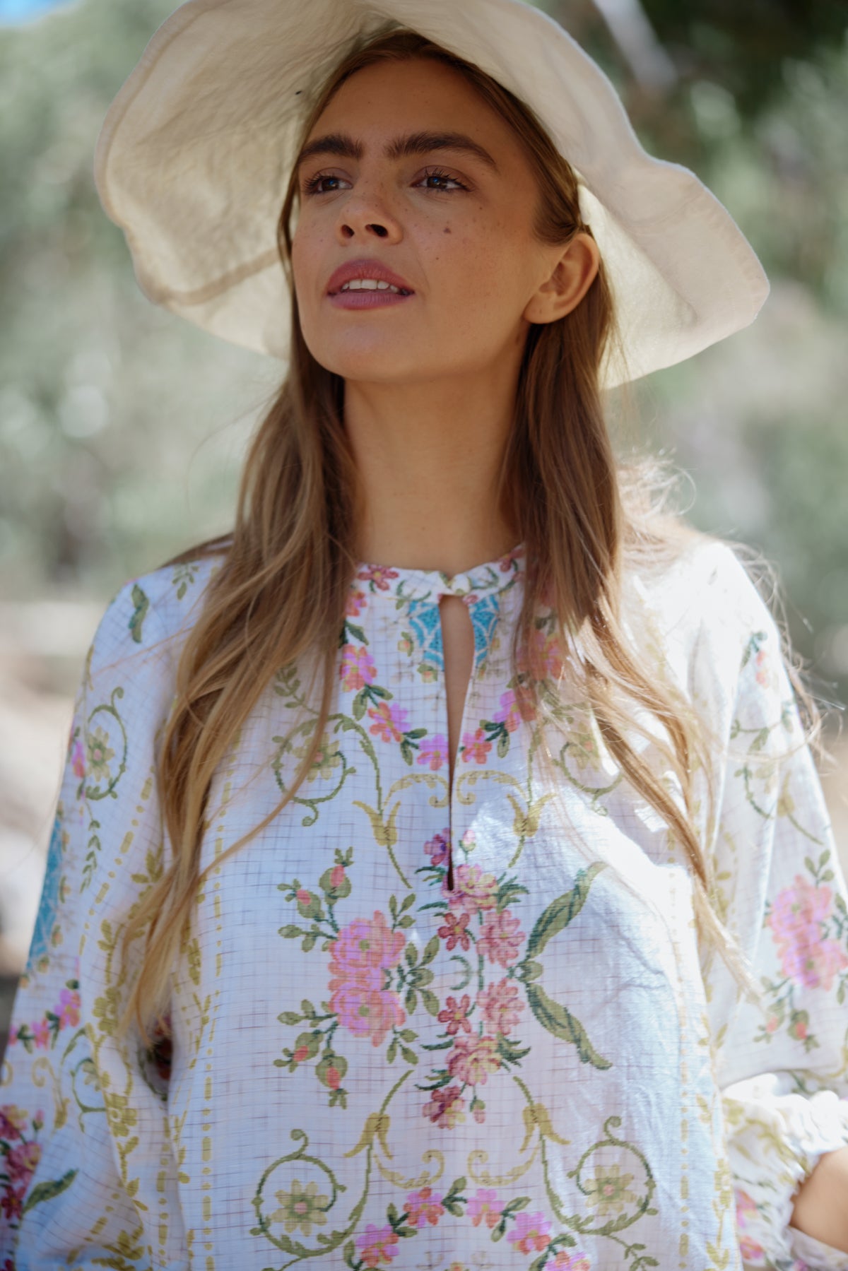 THE COTTAGE Fleur De Lys.<br>Top.