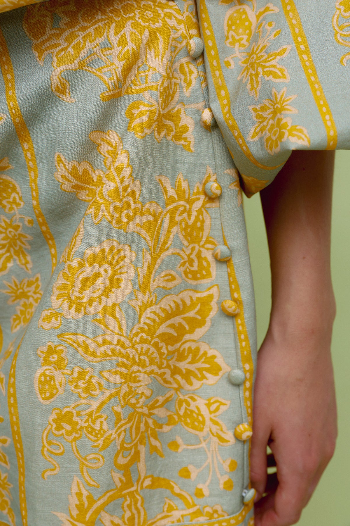 TALK TO THE BACKHAND. Skirt.