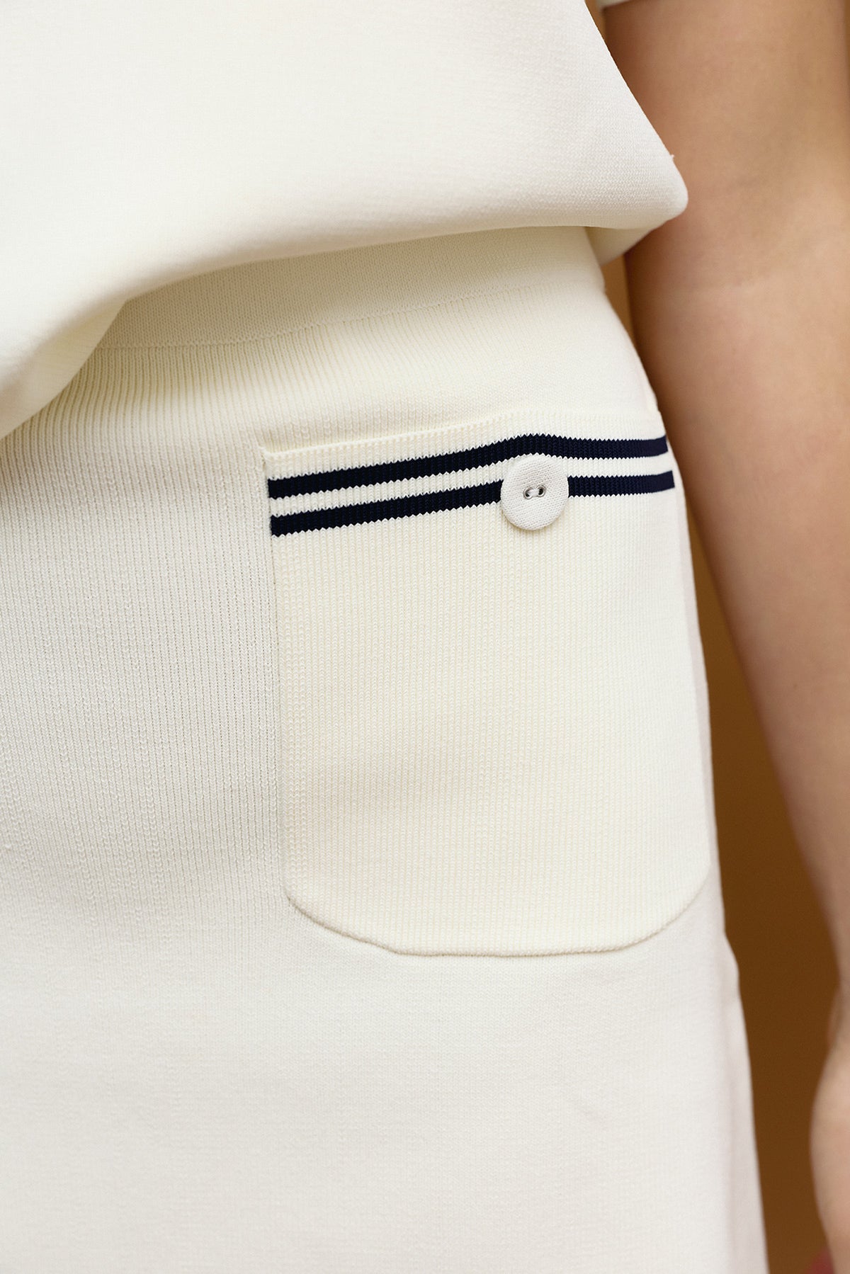 CLUB WHITES. Skirt.
